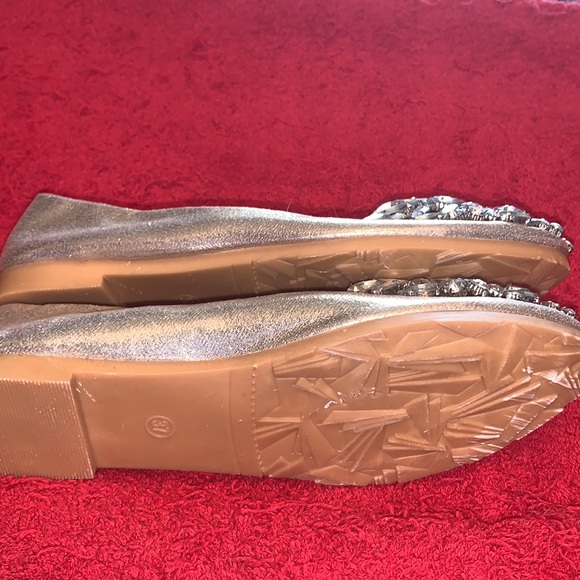 Golden dancing slippers - Picture 3 of 4